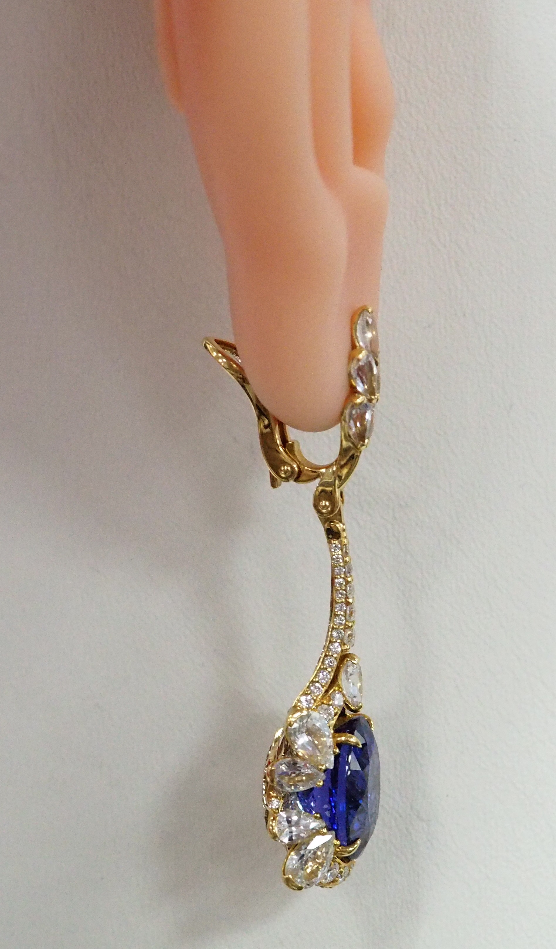 Серьги из желтого золота с танзанитами